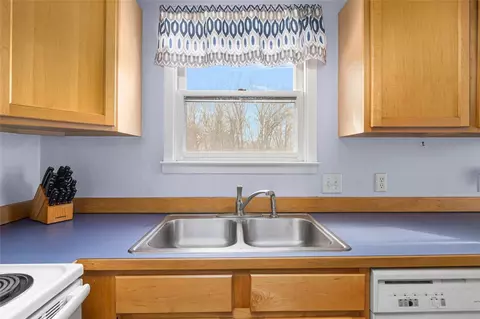 9 Mockingbird Ln, Westerly, RI 02891 photo 12