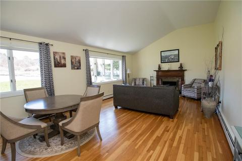 24 Longmeadow Ave, Middletown, RI 02842 photo 6