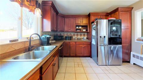 49 Annette Ave, Woonsocket, RI 02895 photo 4