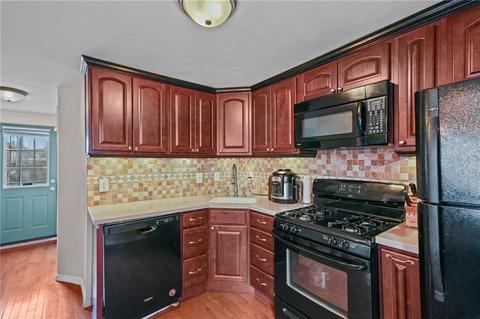 96 Cato St, Woonsocket, RI 02895 photo 3