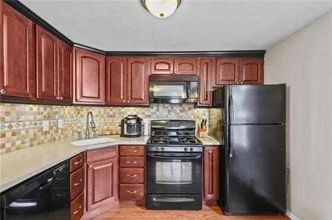 96 Cato St, Woonsocket, RI 02895 photo 4