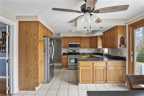80 Walker Rd, Warwick, RI 02889 photo 3