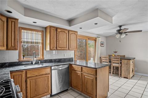 80 Walker Rd, Warwick, RI 02889 photo 2