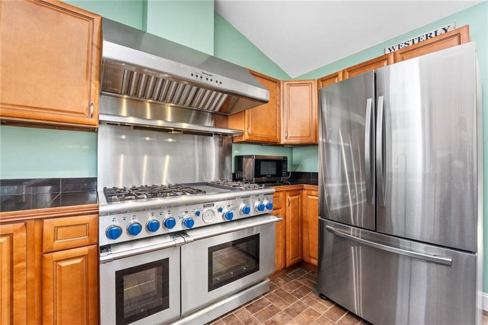  173 S Woody Hill Rd, Westerly, RI 02891 photo 7
