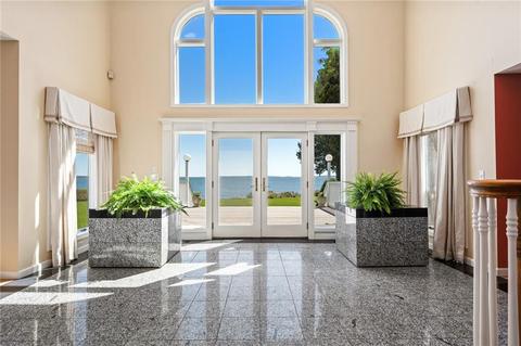 2 Briarcliff Ave, Warwick, RI 02889 photo 8