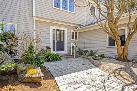 2 Briarcliff Ave, Warwick, RI 02889 photo 6
