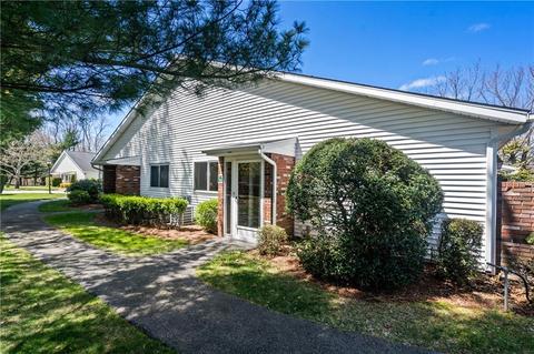 782 Williamsburg Cir, Warwick, RI 02886 photo 2