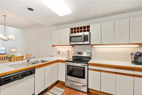 782 Williamsburg Cir, Warwick, RI 02886 photo 9