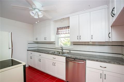 41 Everett St, Middletown, RI 02842 photo 9