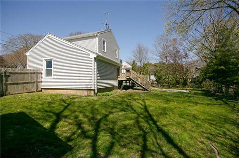 41 Everett St, Middletown, RI 02842 photo 3