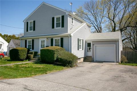 41 Everett St, Middletown, RI 02842 photo 2