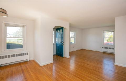 41 Everett St, Middletown, RI 02842 photo 8