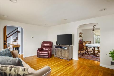 95 Dedham Rd, Warwick, RI 02888 photo 5