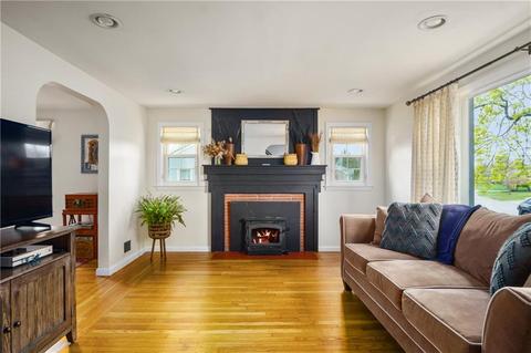 95 Dedham Rd, Warwick, RI 02888 photo 3