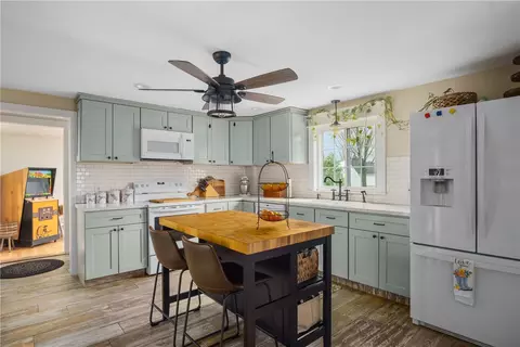 95 Dedham Rd, Warwick, RI 02888 photo 8