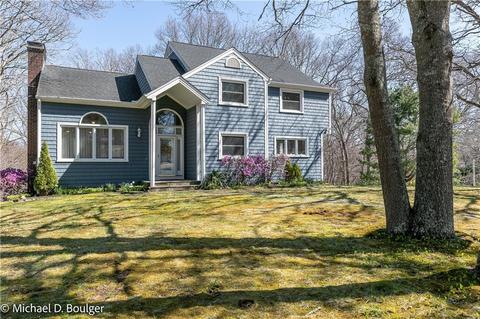 36 Cosmo St, Westerly, RI 02891 photo 2