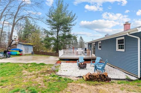 135 Bluestone Dr, Woonsocket, RI 02895 photo 5