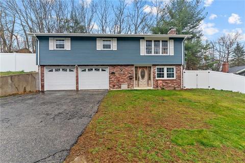 135 Bluestone Dr, Woonsocket, RI 02895 photo 1