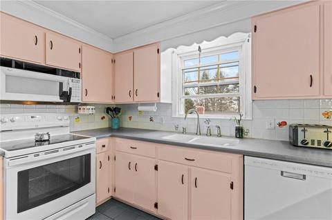 135 Bluestone Dr, Woonsocket, RI 02895 photo 20