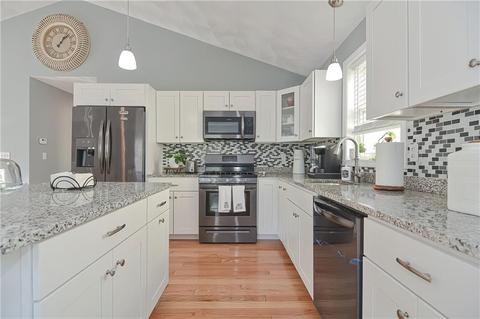 249 Cottage St, Woonsocket, RI 02895 photo 9