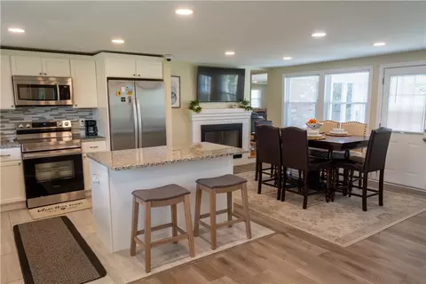 6 Chatworth Ave, Warwick, RI 02886 photo 12