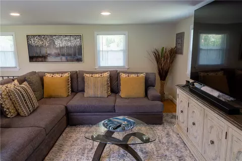6 Chatworth Ave, Warwick, RI 02886 photo 6