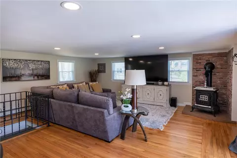 6 Chatworth Ave, Warwick, RI 02886 photo 8