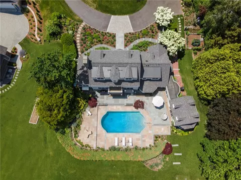 152 Beacon Ave, Warwick, RI 02889 photo 4