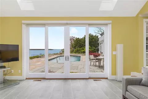 152 Beacon Ave, Warwick, RI 02889 photo 37