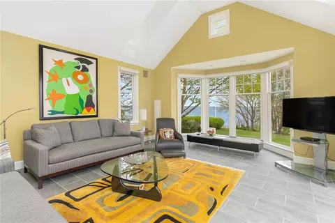 152 Beacon Ave, Warwick, RI 02889 photo 36