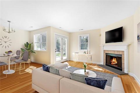 25 Captains Dr, Westerly, RI 02891 photo 2