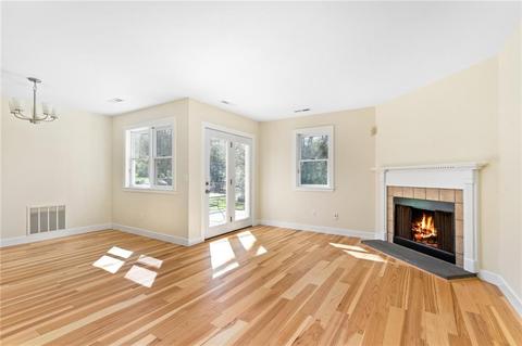 25 Captains Dr, Westerly, RI 02891 photo 3