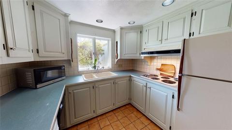 108 Fostmere Ct, Warwick, RI 02889 photo 9