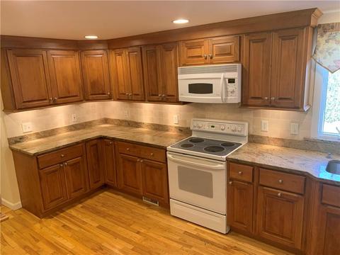 555 Algonquin Dr, Warwick, RI 02888 photo 12
