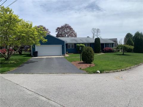 555 Algonquin Dr, Warwick, RI 02888 photo 2