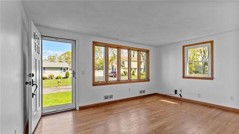 65 Naples Ave, Warwick, RI 02886 photo 4