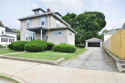 846 Mendon Rd, Woonsocket, RI 02895 photo 2