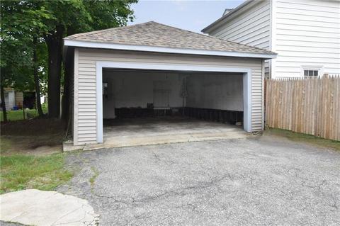 846 Mendon Rd, Woonsocket, RI 02895 photo 3