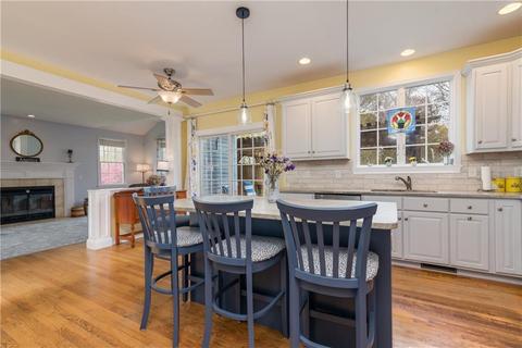 27 Sycamore Ln, Saunderstown, RI 02874 photo 8