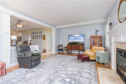 27 Sycamore Ln, Saunderstown, RI 02874 photo 11
