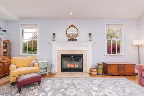27 Sycamore Ln, Saunderstown, RI 02874 photo 10