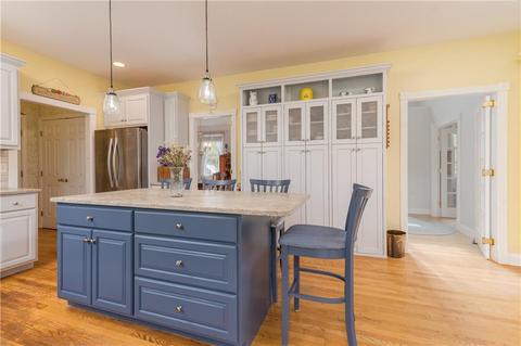 27 Sycamore Ln, Saunderstown, RI 02874 photo 5