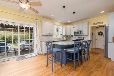 27 Sycamore Ln, Saunderstown, RI 02874 photo 4