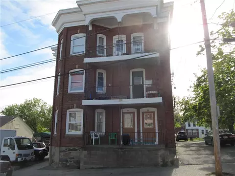 86 Arnold St, Woonsocket, RI 02895 photo 4