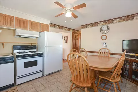 143 Knight St, Woonsocket, RI 02895 photo 7