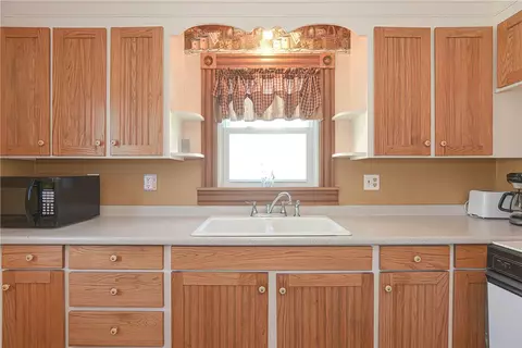 143 Knight St, Woonsocket, RI 02895 photo 5