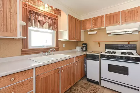 143 Knight St, Woonsocket, RI 02895 photo 8