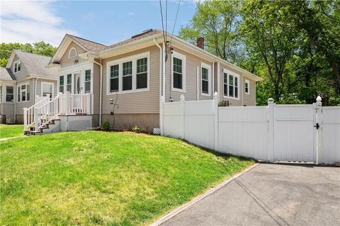 57 Lyall Ave, Warwick, RI 02889 photo 3