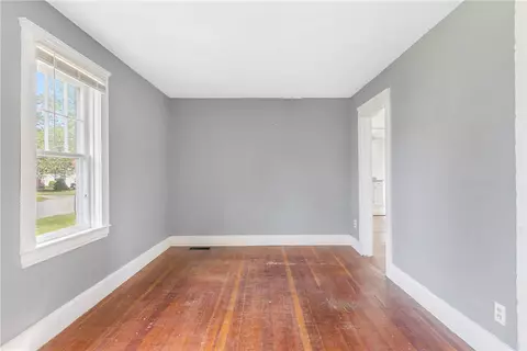 40 Potters Ave, Warwick, RI 02886 photo 18