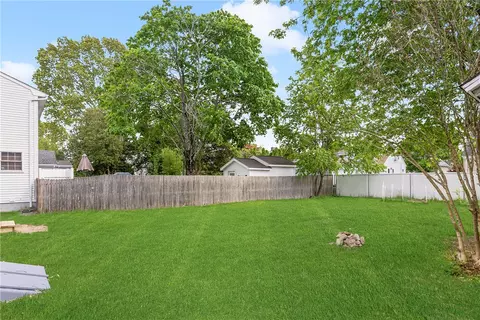 40 Potters Ave, Warwick, RI 02886 photo 8